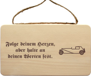 Wandschild mit Folge-deinem-Herzen-Spruch graviert